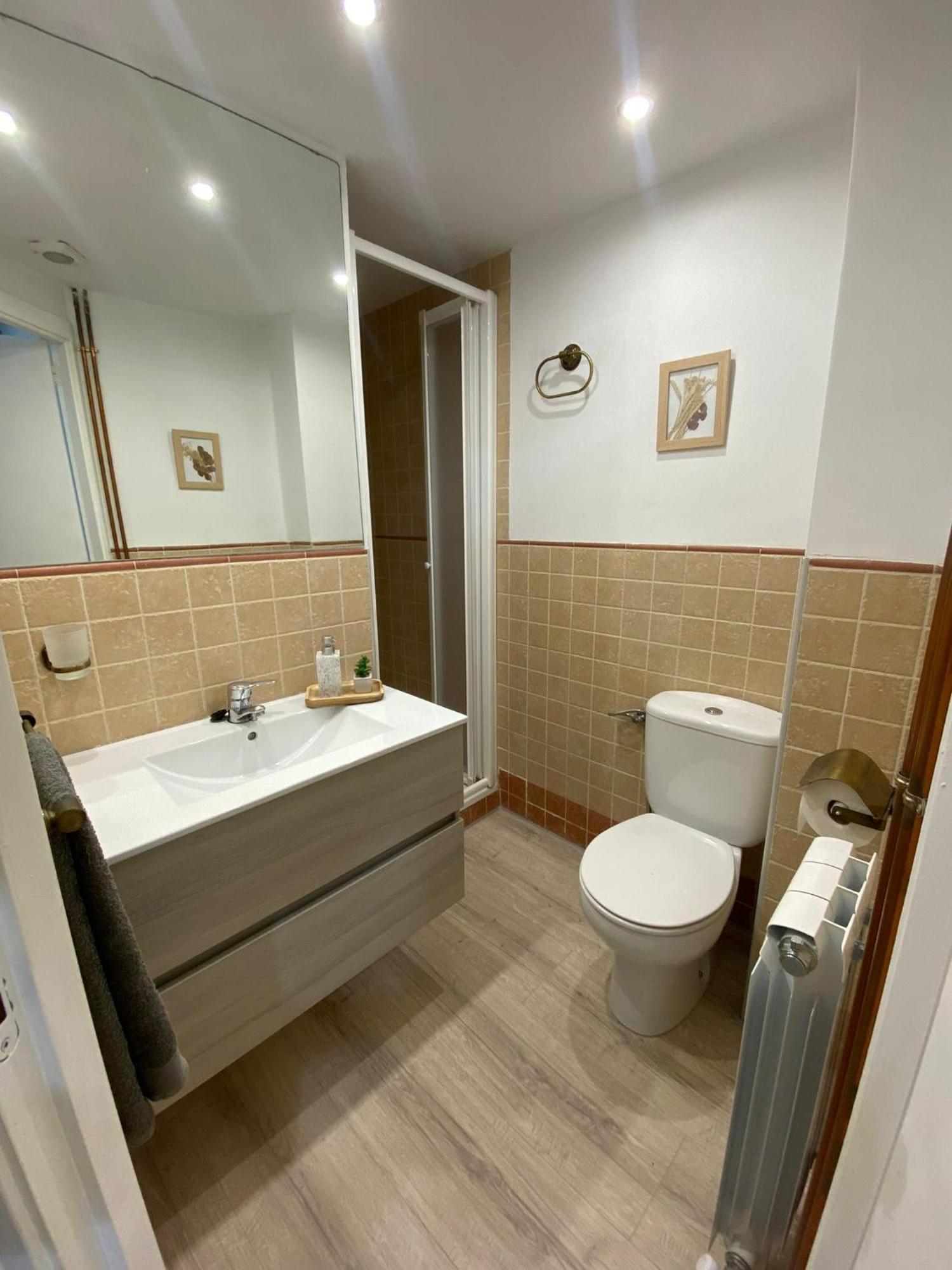 Acogedor Apartamento Con Piscina Compartida Y Opcion A Parking Jaca Exterior photo